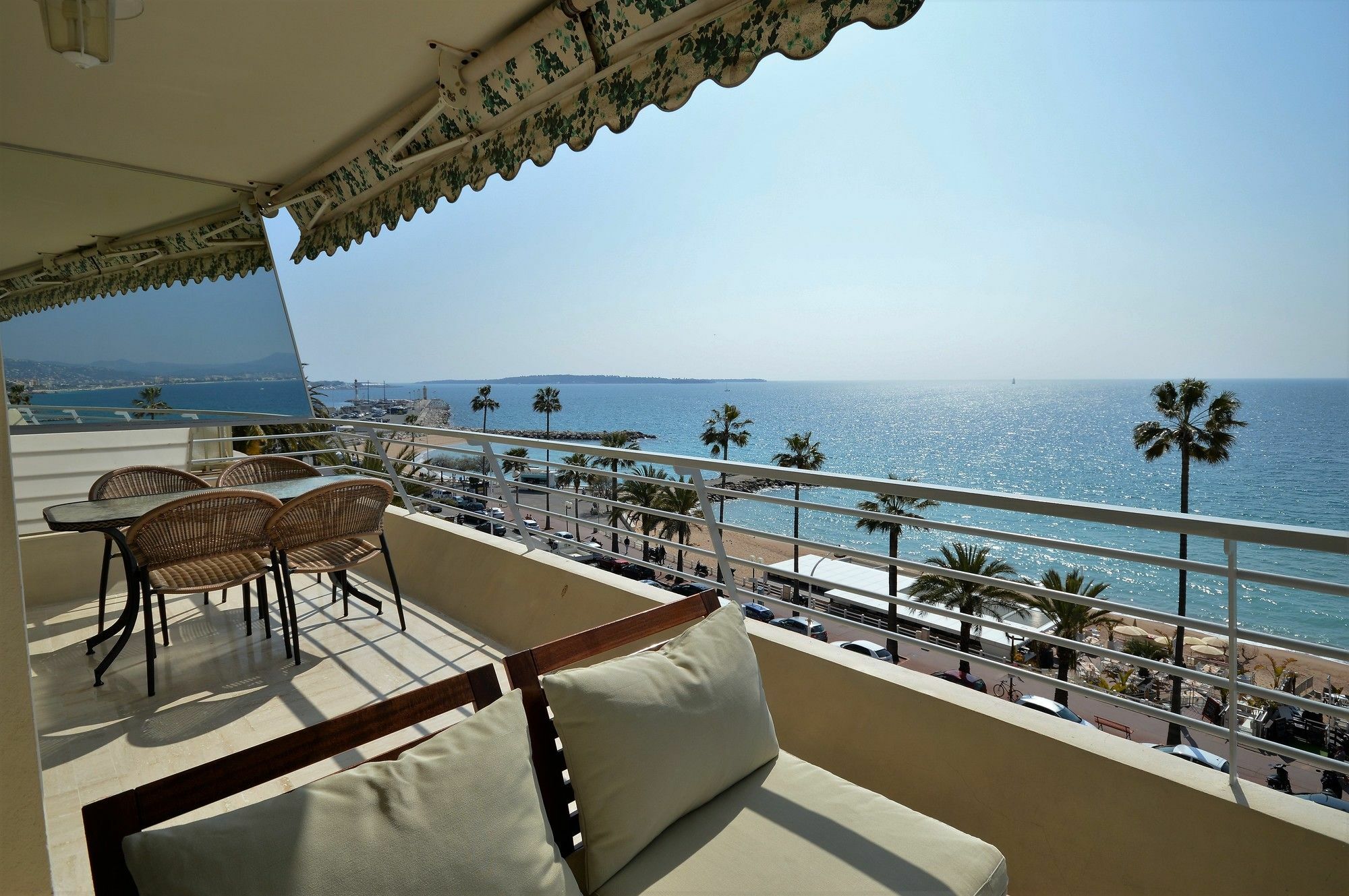 Wonderful Seafront Apartment *